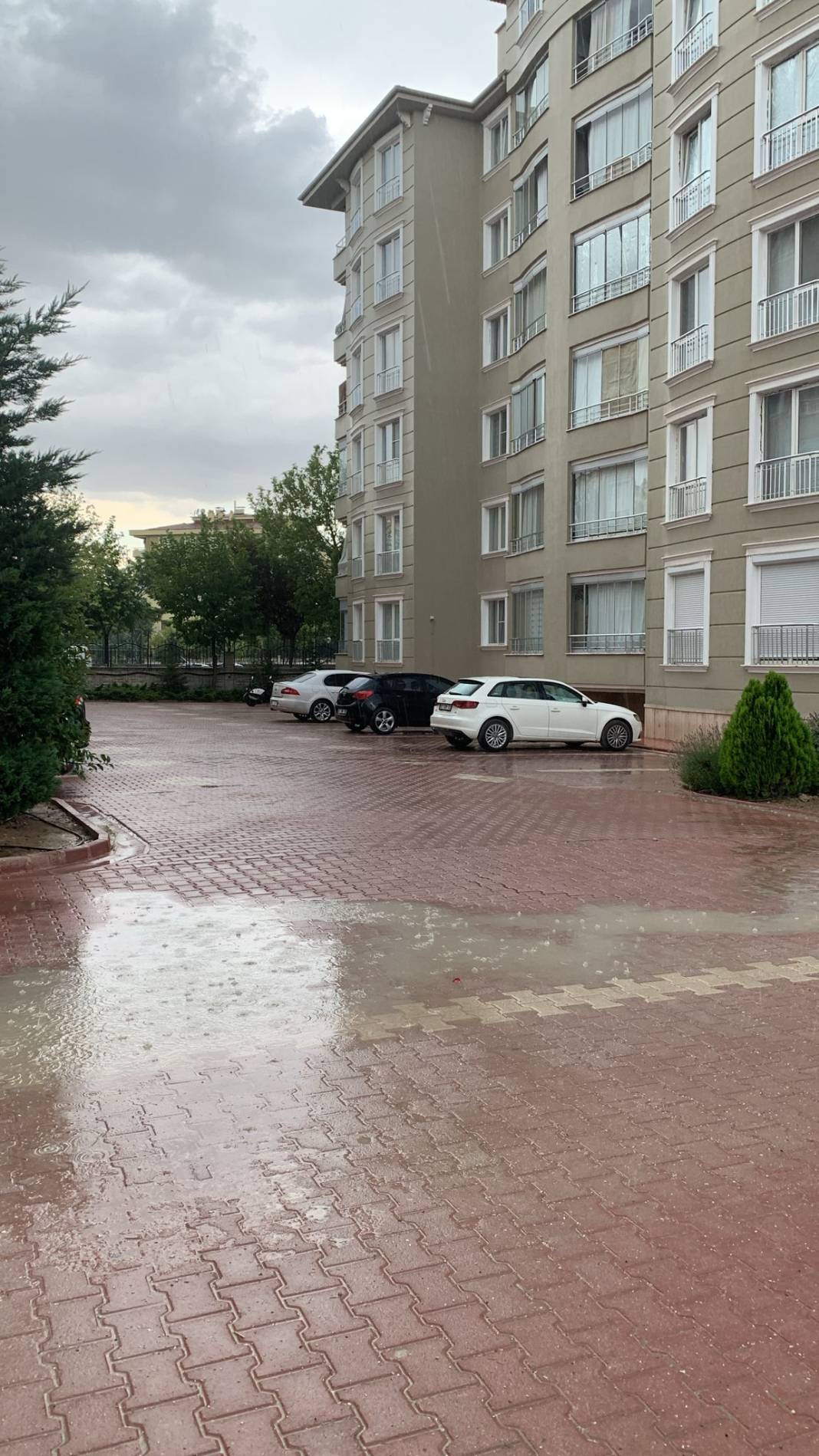 Konya’nın merkezine beklenen yağış düştü 3